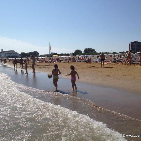 Lignano Sabbiadoro With Pool Appartement Buitenkant foto